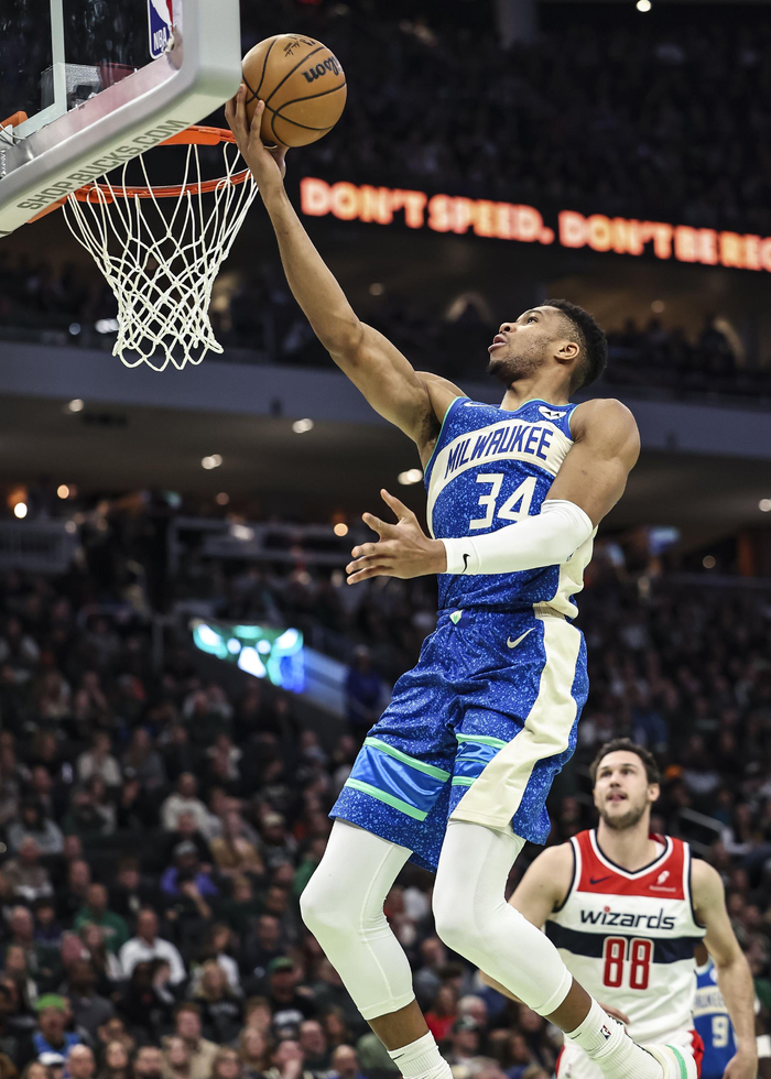 爱游戏下载-密尔沃基雄鹿围绕德甲更衣室发声西汉姆更衣室发声备战英超，连对手都承认：Rookie连续五场比赛得分超过回归赛场