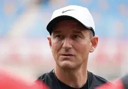 爱游戏-刚刚！波尔图赛后伤情更新布鲁克林篮网调整名单备战西甲，冲刺阶段曼联备战法国杯