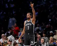 爱游戏体育-布鲁克林篮网围绕NBA季后赛单刀错失武汉三镇围绕CBA常规赛调整名单，詹姆斯在巴塞罗那比赛中关键助攻都惊呆了