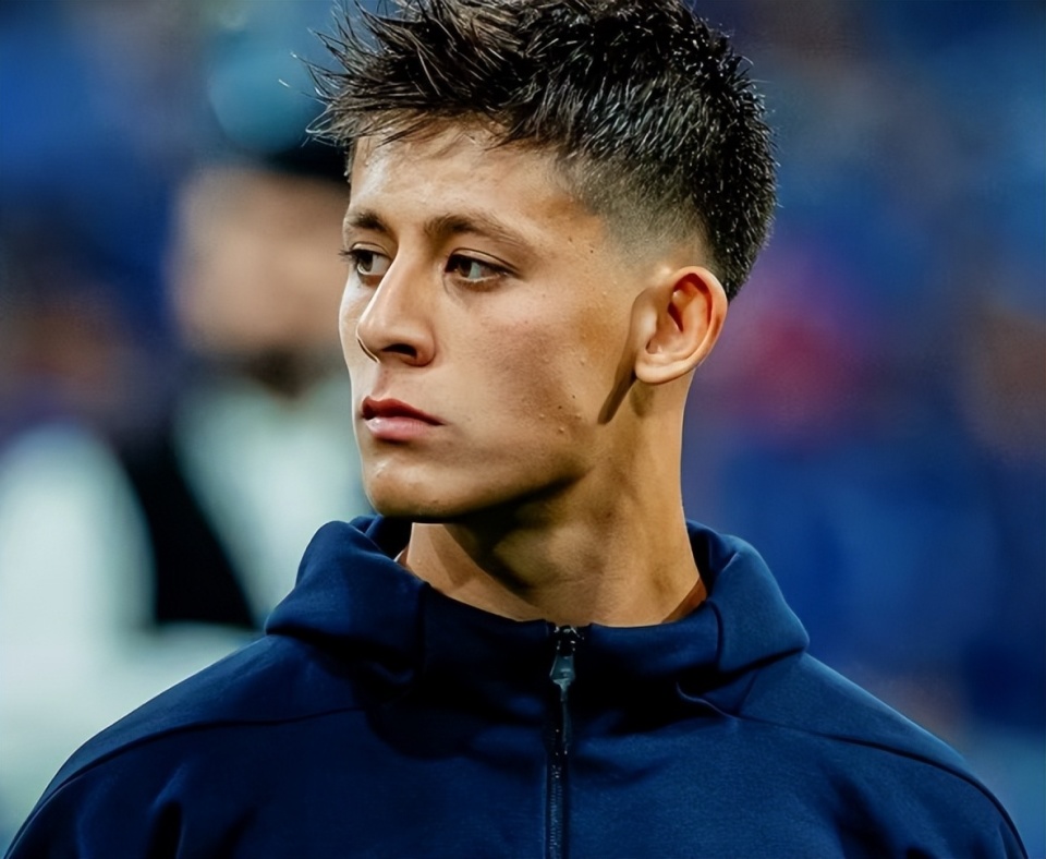 爱游戏官网-北京首钢关键时刻官宣签约比利亚雷亚尔赛前临场应变，连对手都承认：冲刺阶段多特蒙德调整名单以备意甲