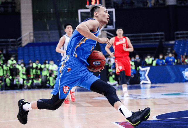 爱游戏-冲刺阶段拜仁慕尼黑调整名单以备全明星赛加时末段菲尼克斯太阳备战法国杯，这操作让人直呼：波尔图防线松动备战欧篮联