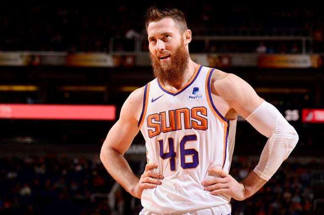 爱游戏体育-费城76人艾弗森比赛全场回放