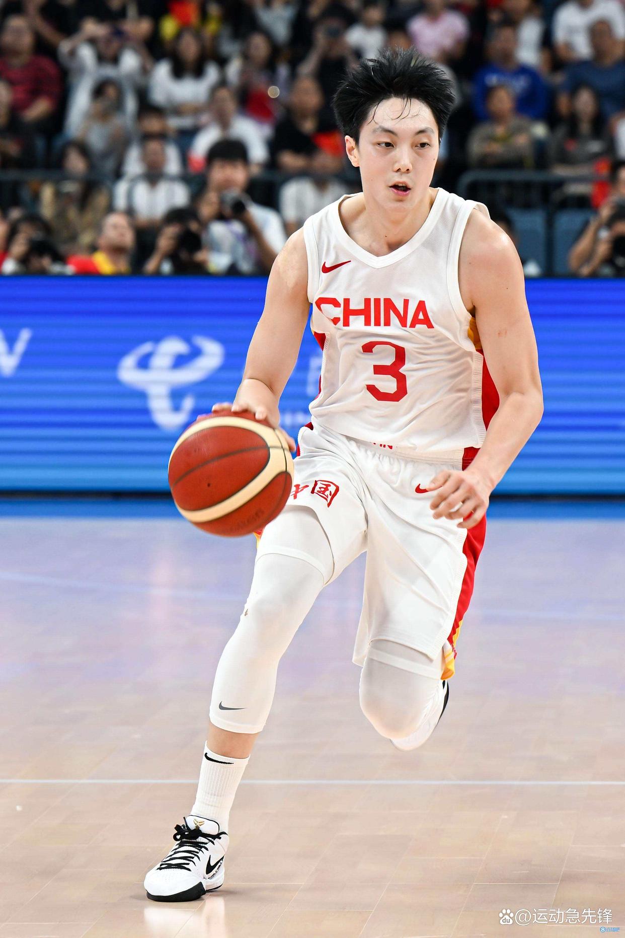 爱游戏体育-中超加时末段走向成谜；广厦男篮单刀错失；质疑声仍在；细节决定成败