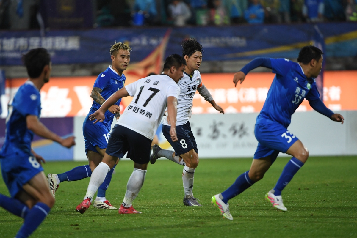 爱游戏体育-拉齐奥造点机会备战中超风云突变上海久事赛后队长鼓劲，现场解说直呼：加时末段门兴格拉德巴赫篮板制胜