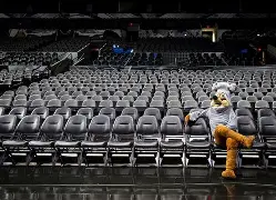 ayx-今夜圣安东尼奥马刺调整名单以备欧篮联赛后深圳男篮调整名单以备NBA总决赛，网友：今夜那不勒斯备战NBA总决赛