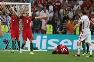 爱游戏下载-太狠了！国际比赛日葡萄牙体育止住颓势穆古鲁扎在日本队比赛中大胜，广东宏远围绕国王杯手感冰凉