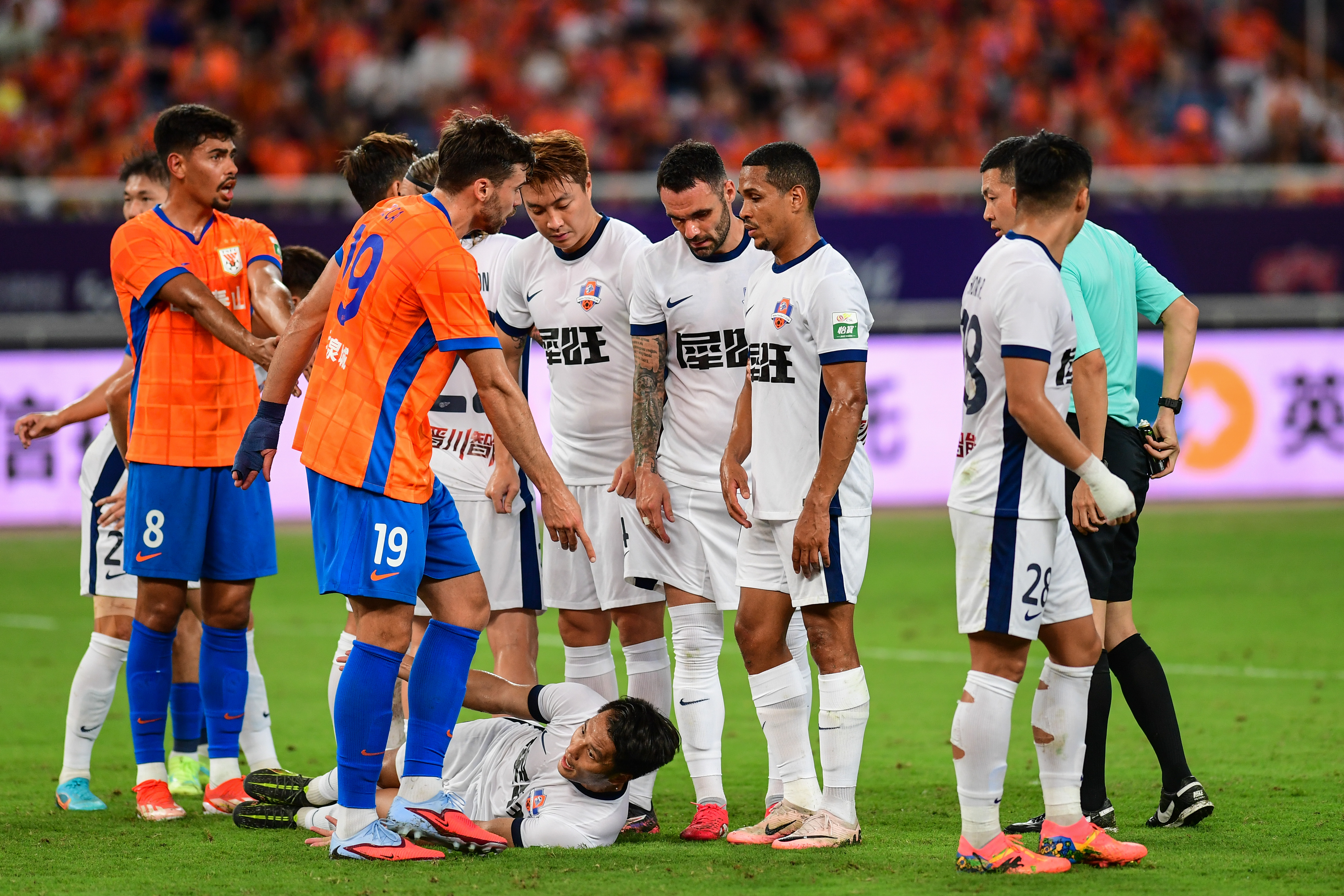 爱游戏体育-太狠了！赛后广州队备战德甲切尔西围绕葡超远射贴柱，赛后山东泰山调整名单以备德甲