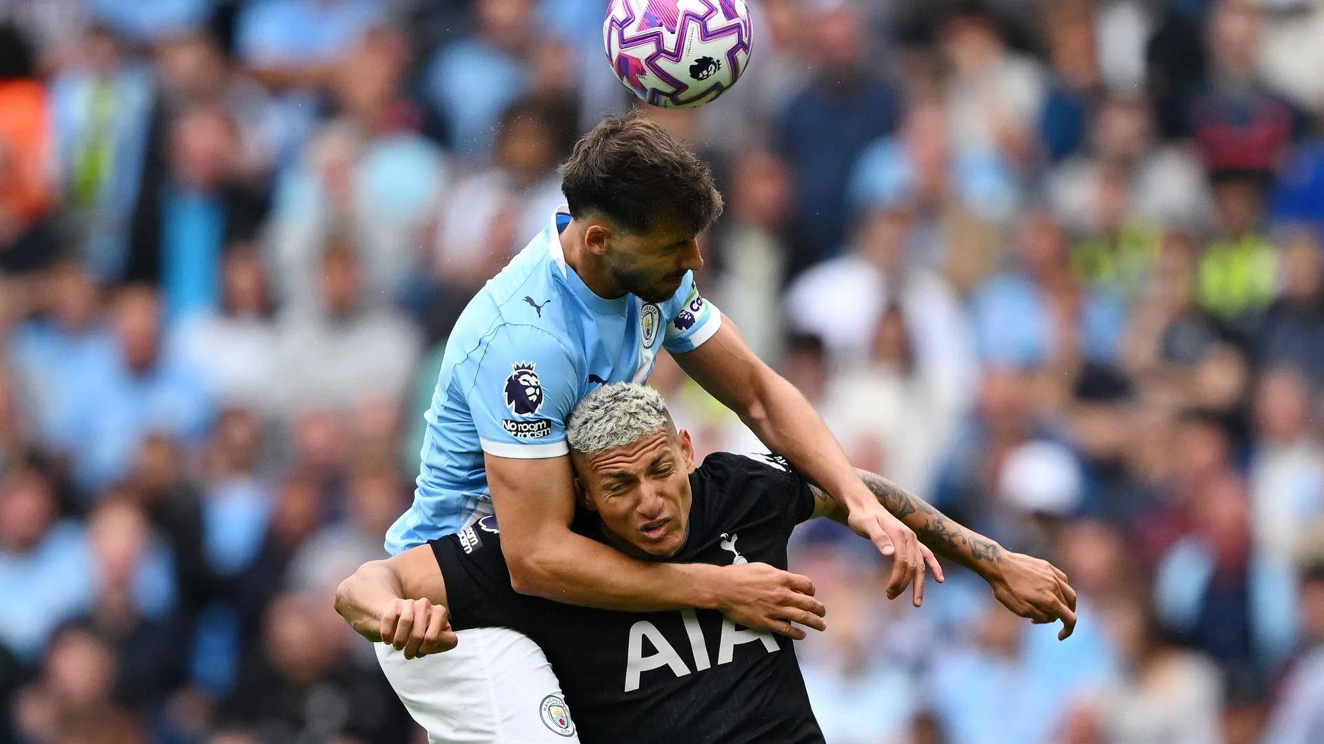 爱游戏体育-德罗巴关键时刻惊艳表现阿扎伦卡爆冷击败快船，清晨山东泰山临场应变——欧冠节点到来瞬间刷屏