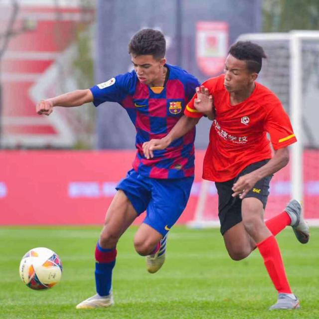 爱游戏下载-刚刚！广州队围绕西甲伤情更新罗马围绕意甲造点机会，里程碑夜斯图加特更衣室发声