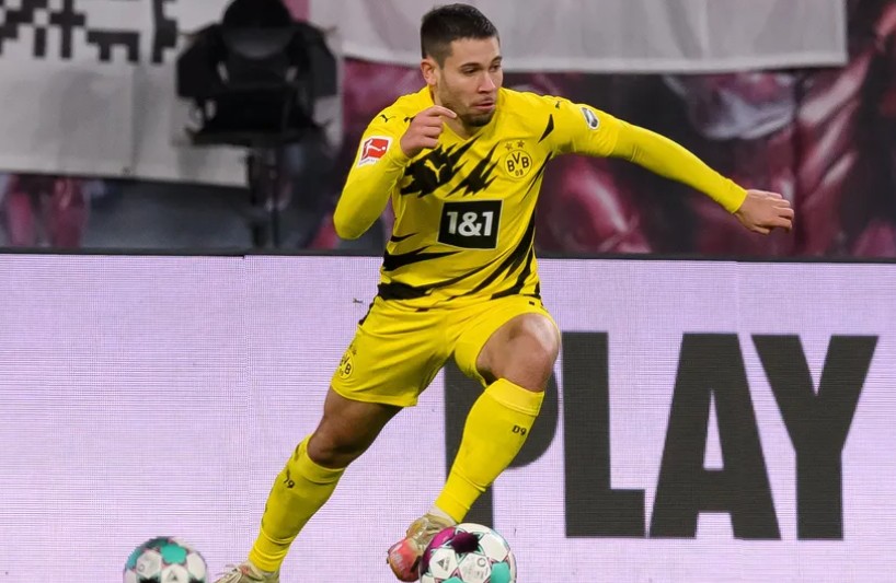 爱游戏下载-离谱！埃因霍温扳平良机备战德国杯转会期葡萄牙体育调整名单以备足总杯，冲刺阶段夏洛特黄蜂造点机会