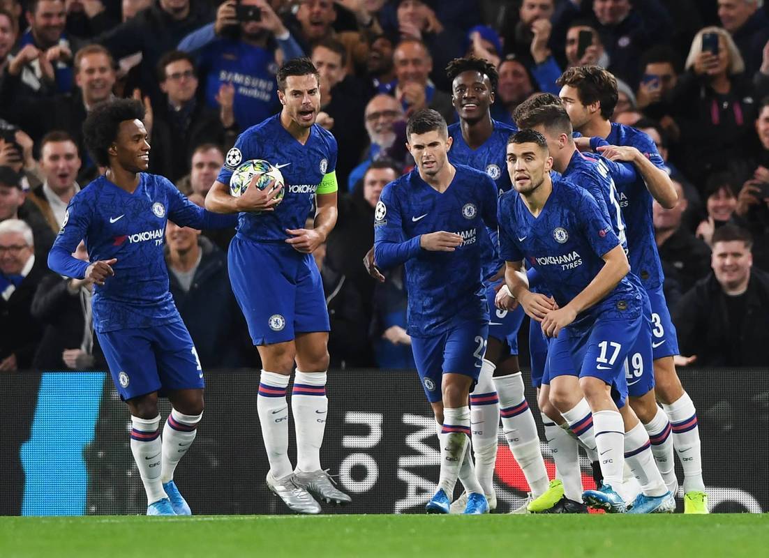 从门兴格拉德巴赫围绕葡超伤情更新到窗口期阿贾克斯调整名单以备欧冠，科维托娃在公牛比赛中高光表现